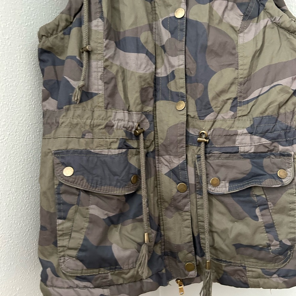 Camo vest - Picture 2 of 16